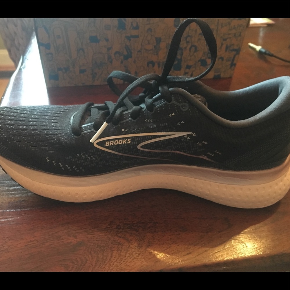 Brand new brooks running shoes womens 10.5